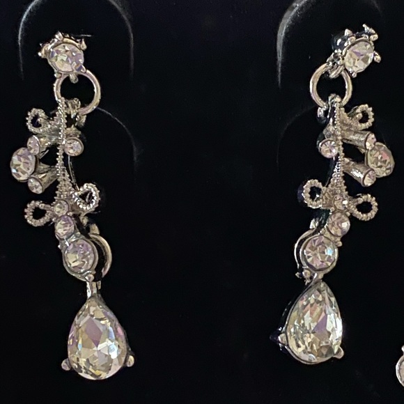 Beautiful Crystal & Silver. Necklace & Earrings - Picture 2 of 5